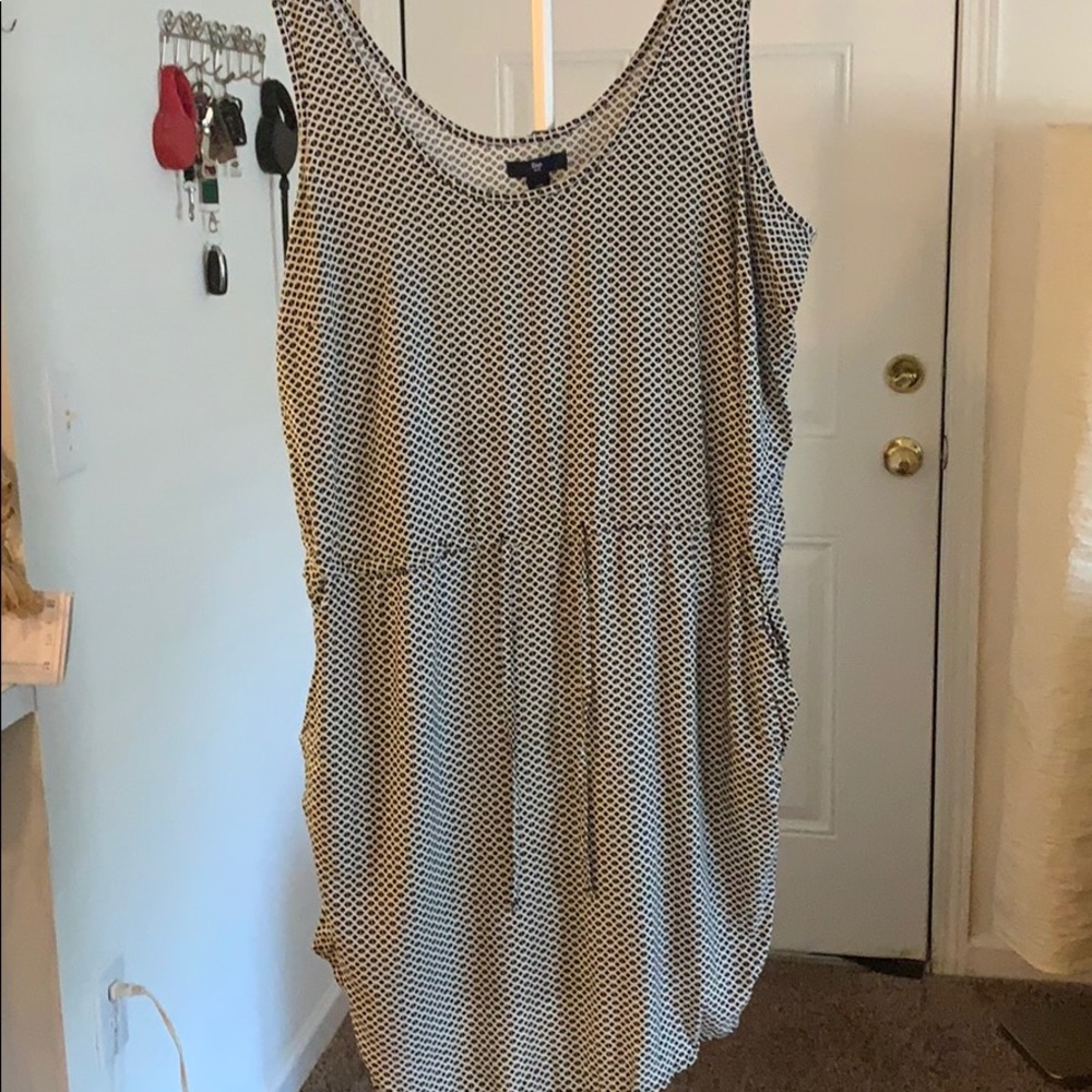 Sleeveless side slit dress